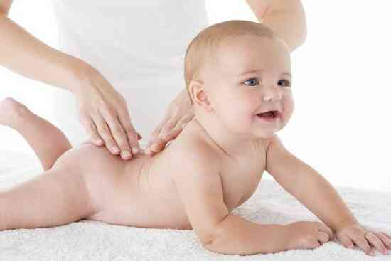 Tăng sức đề kháng cho bé yêu bằng xoa bóp