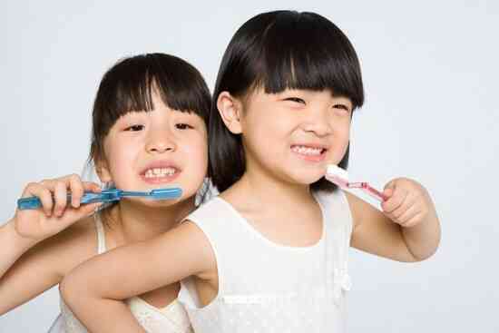 Để bé không còn sợ đánh răng