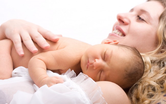 Những lợi ích ~bất ngờ~ cho mẹ khi con bú sữa mẹ hoàn toàn