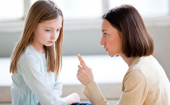 Những thói quen tai hại của bố mẹ cần bỏ ngay khi dạy con nhỏ
