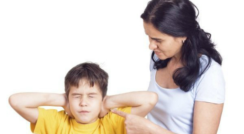 Những thói quen tai hại của bố mẹ cần bỏ ngay khi dạy con nhỏ