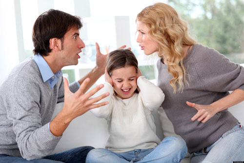 Những thói quen tai hại của bố mẹ cần bỏ ngay khi dạy con nhỏ